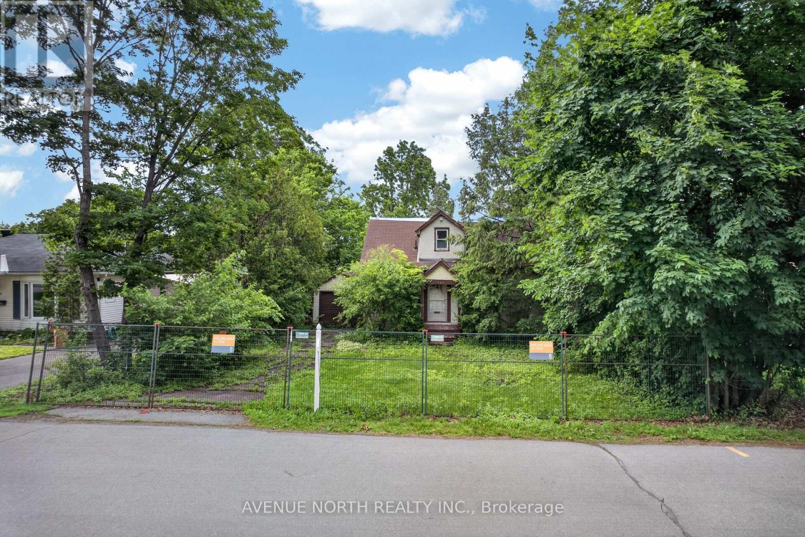 305 Mountbatten Avenue, Ottawa, ON