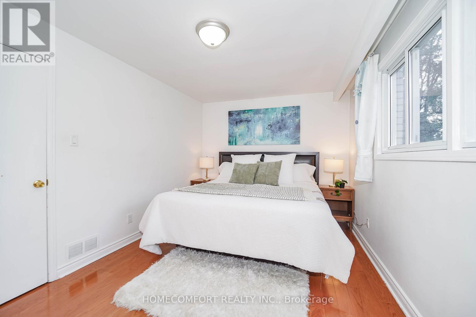8 Topaz Gate, Toronto, ON