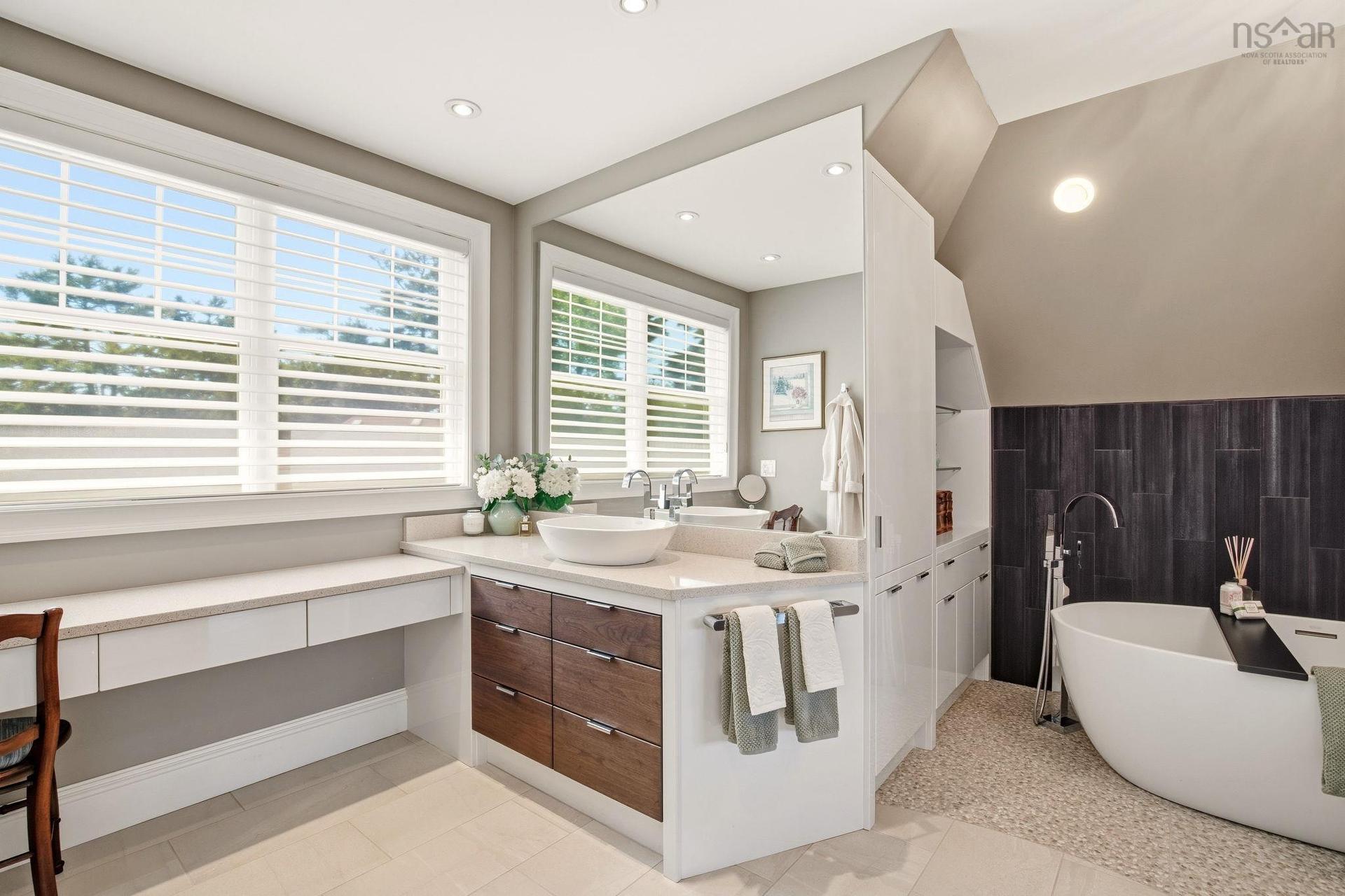 6 Mary Lane, Chester Basin, NS - Indoor Photo Showing Bathroom