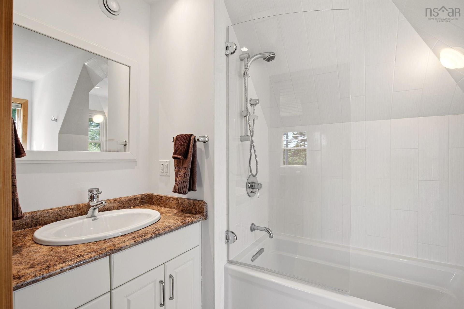 6 Mary Lane, Chester Basin, NS - Indoor Photo Showing Bathroom