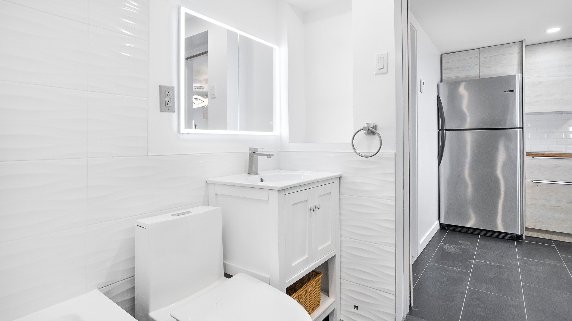 Bathroom - 4013 Rue Mackenzie, Montréal (Côte-Des-Neiges/Notre-Dame-De-Grâce), QC
