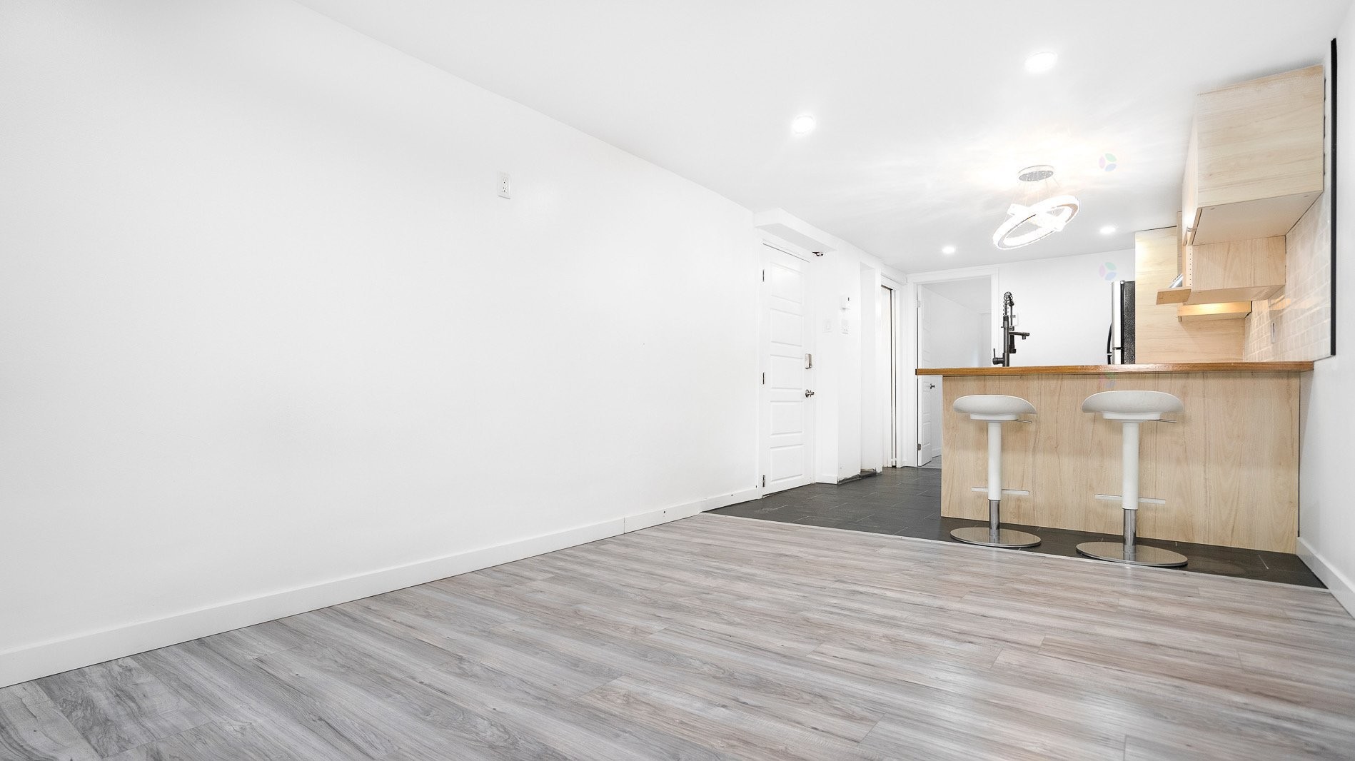 Living Room - 4013 Rue Mackenzie, Montréal (Côte-Des-Neiges/Notre-Dame-De-Grâce), QC