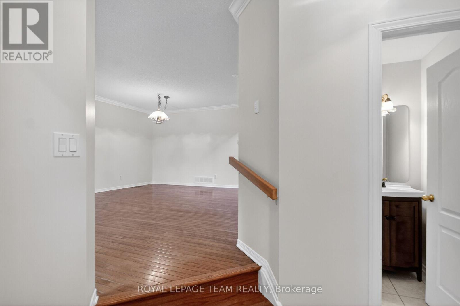 Foyer/Powder room - 19 Windhurst Drive, Ottawa, ON