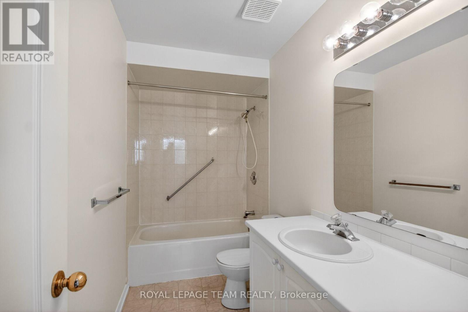 4pc main bath - 19 Windhurst Drive, Ottawa, ON