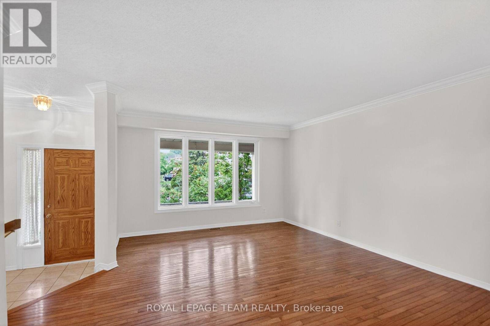 Living room - 19 Windhurst Drive, Ottawa, ON