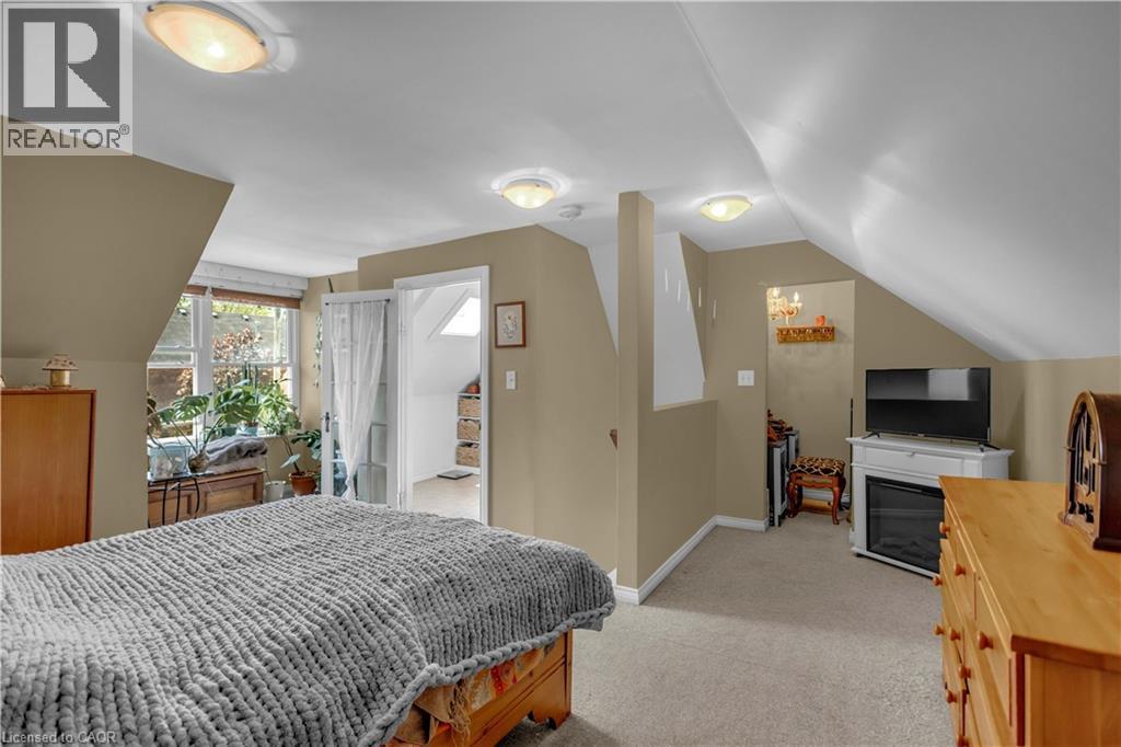 Carpeted room with sloped ceilings and recessed lighting - 30 Sunset Avenue, Hamilton, ON