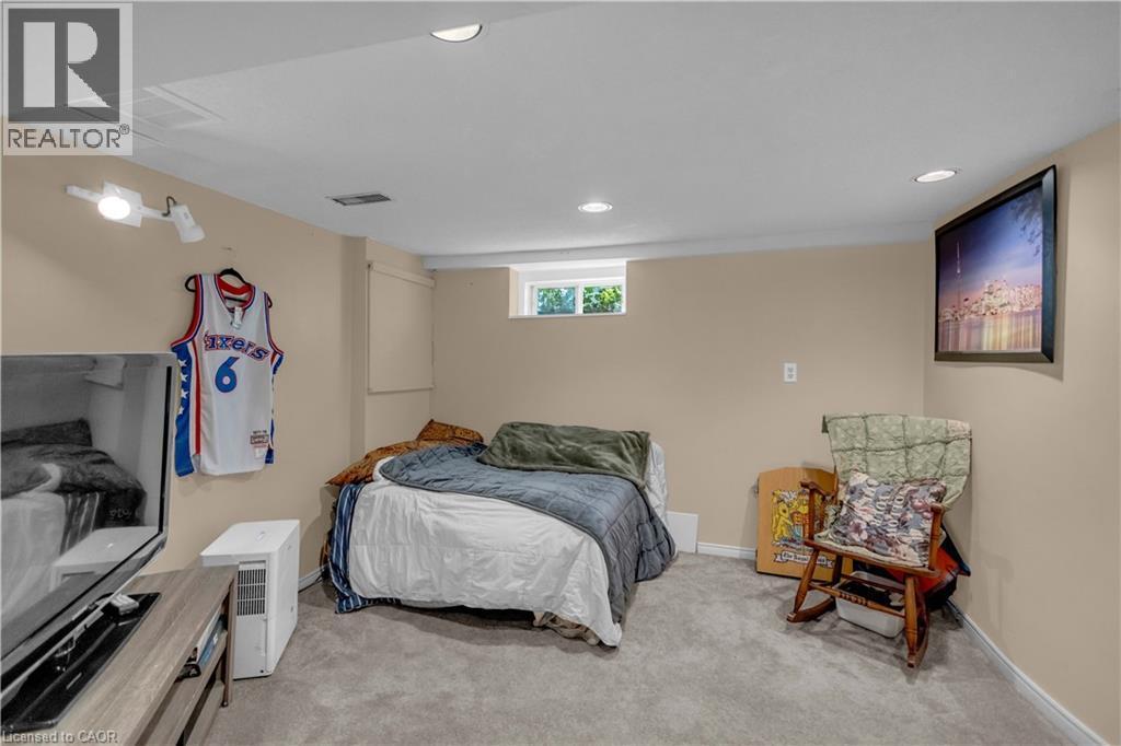 Carpeted room featuring recessed lighting, a single window, and neutral wall tones - 30 Sunset Avenue, Hamilton, ON