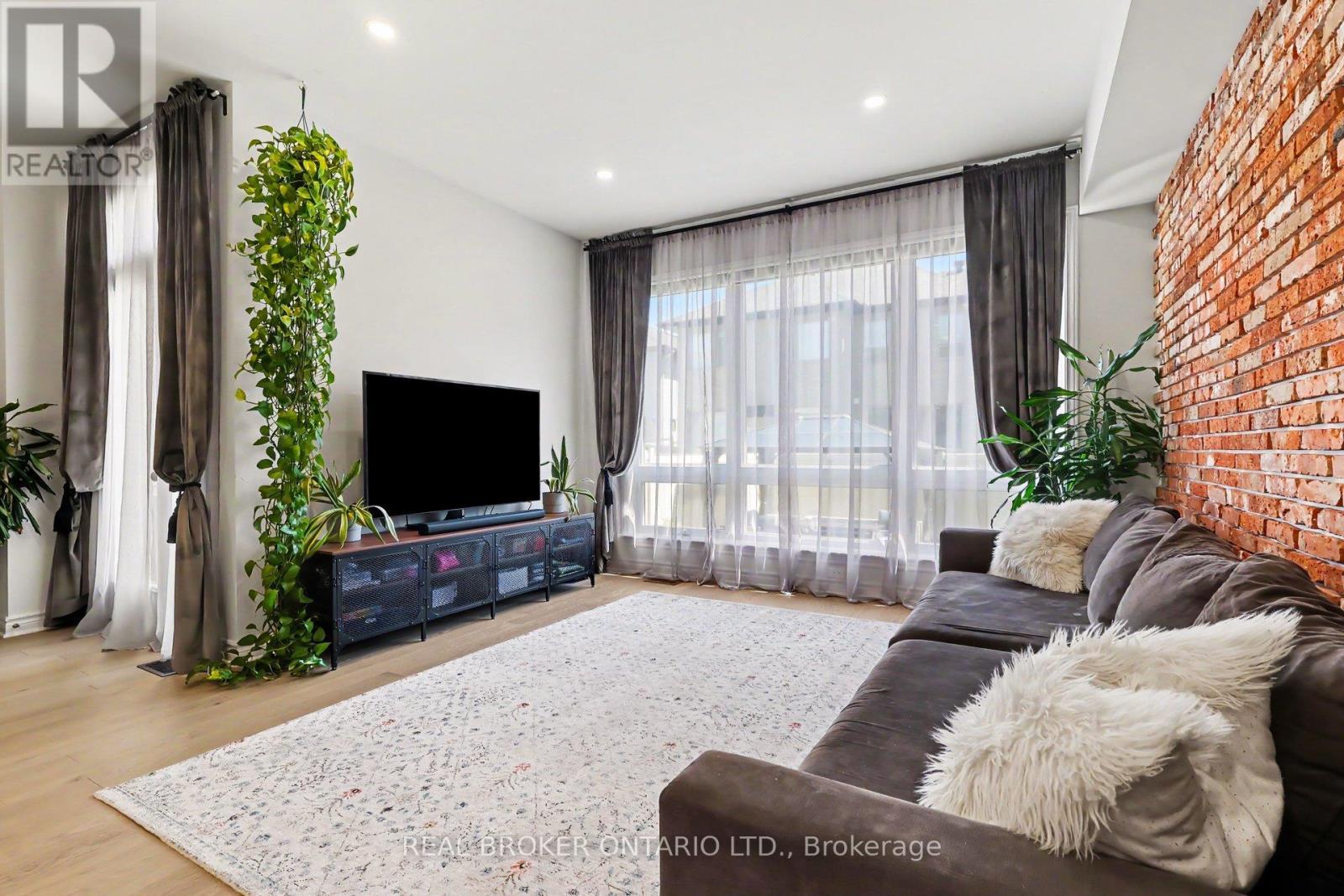 769 Cairn Crescent, Ottawa, ON