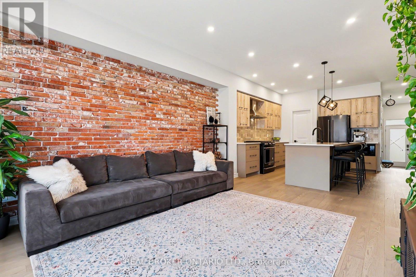 769 Cairn Crescent, Ottawa, ON