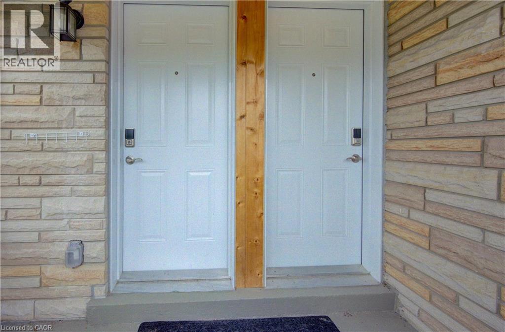 Image quality insufficient for description - 127 Strathcona Crescent, Kitchener, ON