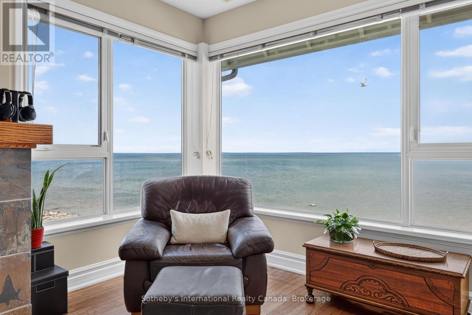 Great Spot To Curl Up With A Book! - 541 Mariners Way, Collingwood, ON
