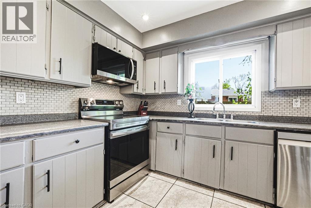 2231 Sandringham Drive, Burlington, ON