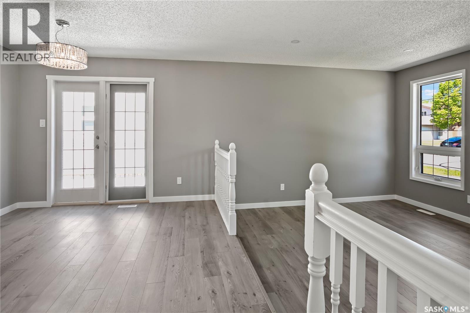 3331 Parkland Drive E, Regina, SK
