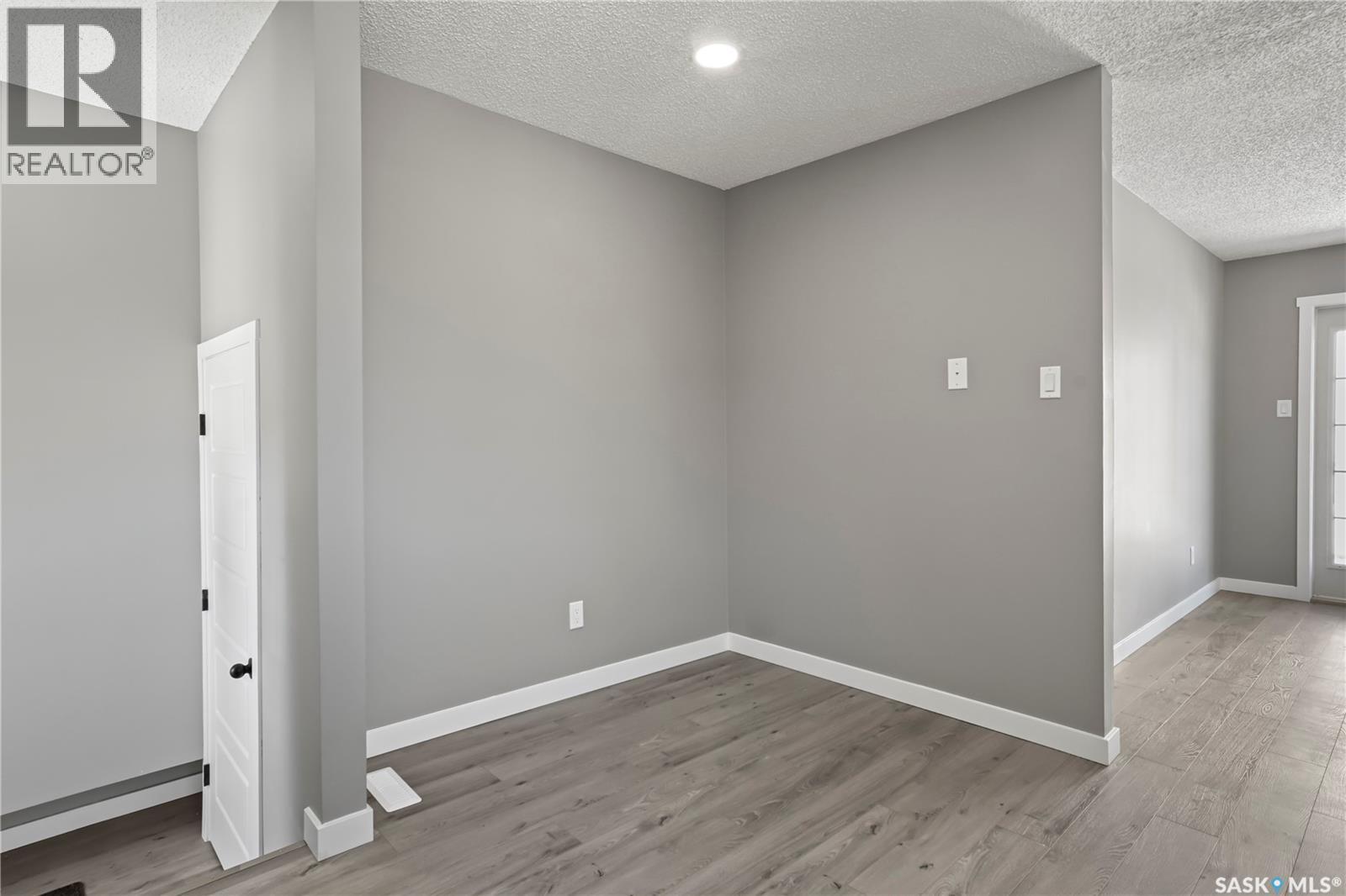 3331 Parkland Drive E, Regina, SK