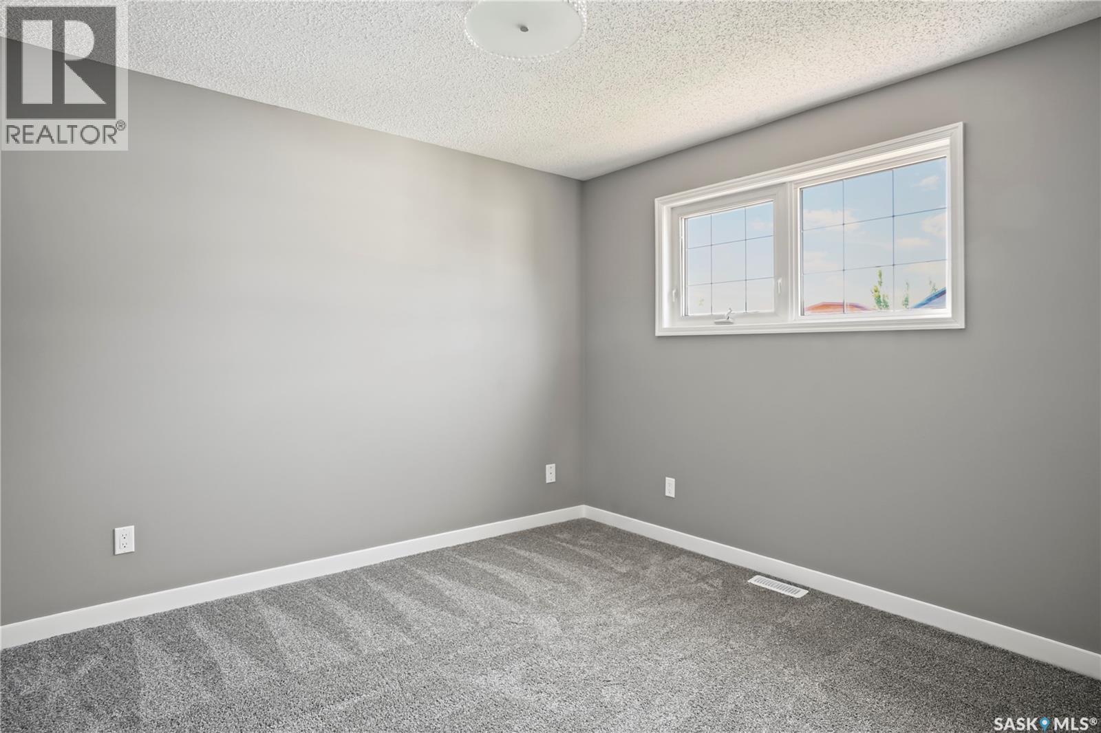 3331 Parkland Drive E, Regina, SK
