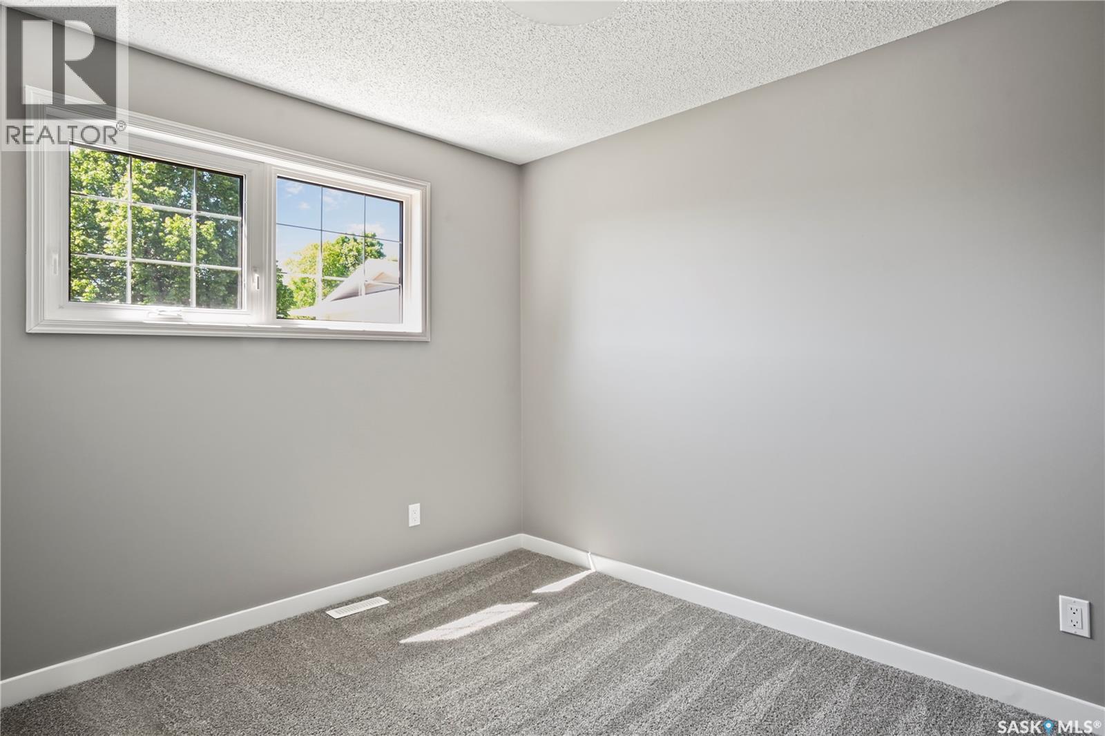 3331 Parkland Drive E, Regina, SK