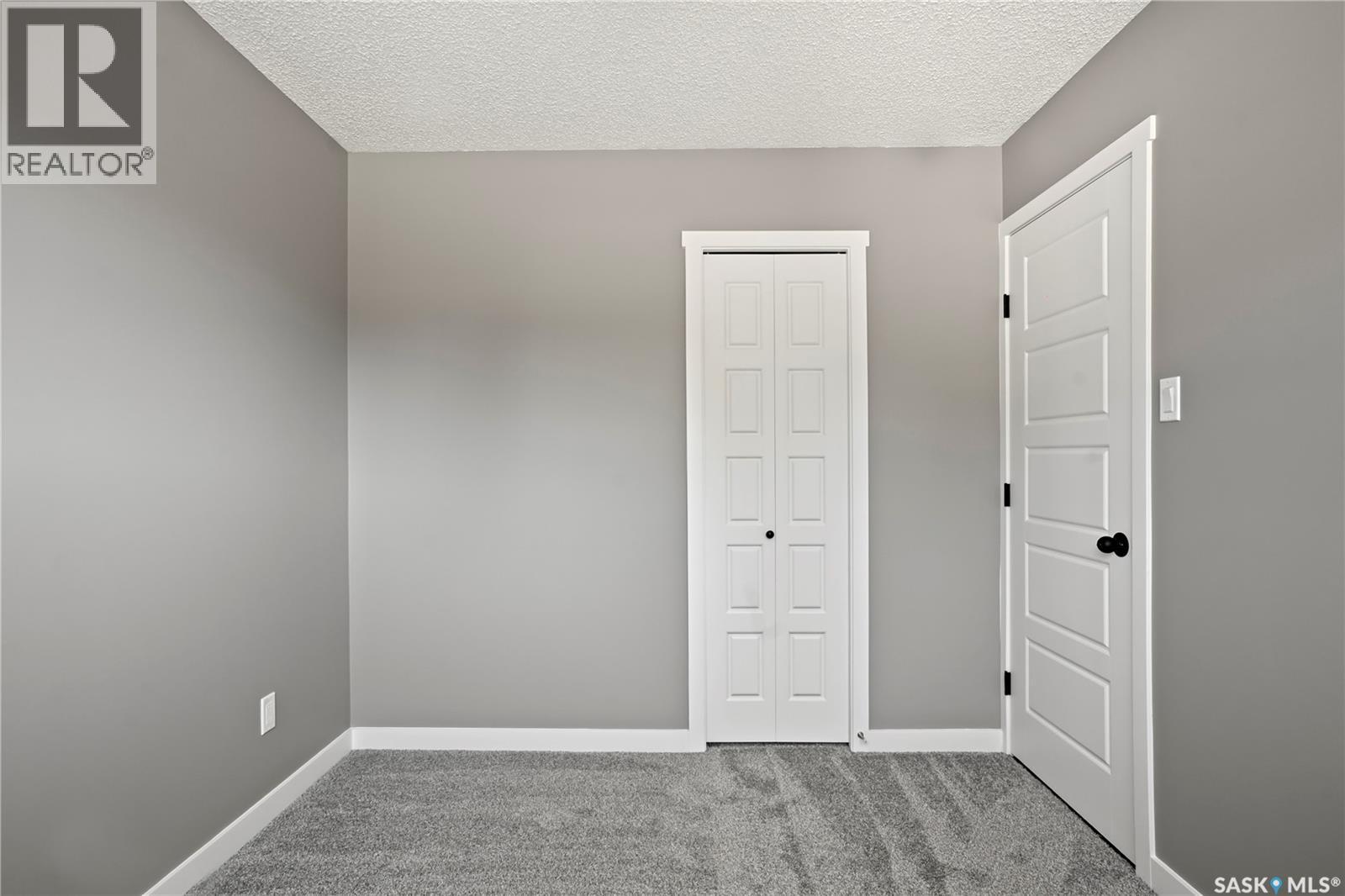 3331 Parkland Drive E, Regina, SK