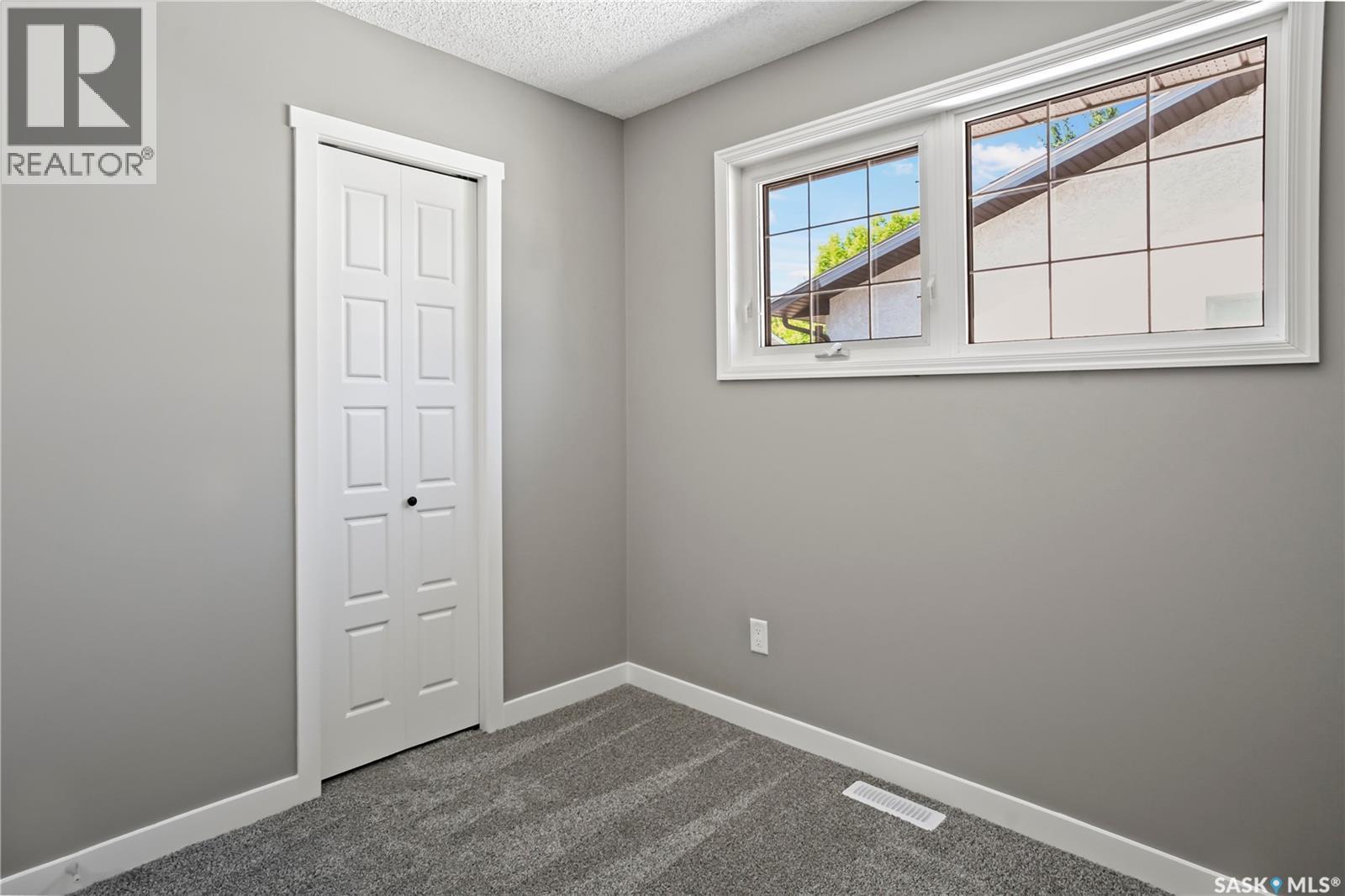 3331 Parkland Drive E, Regina, SK