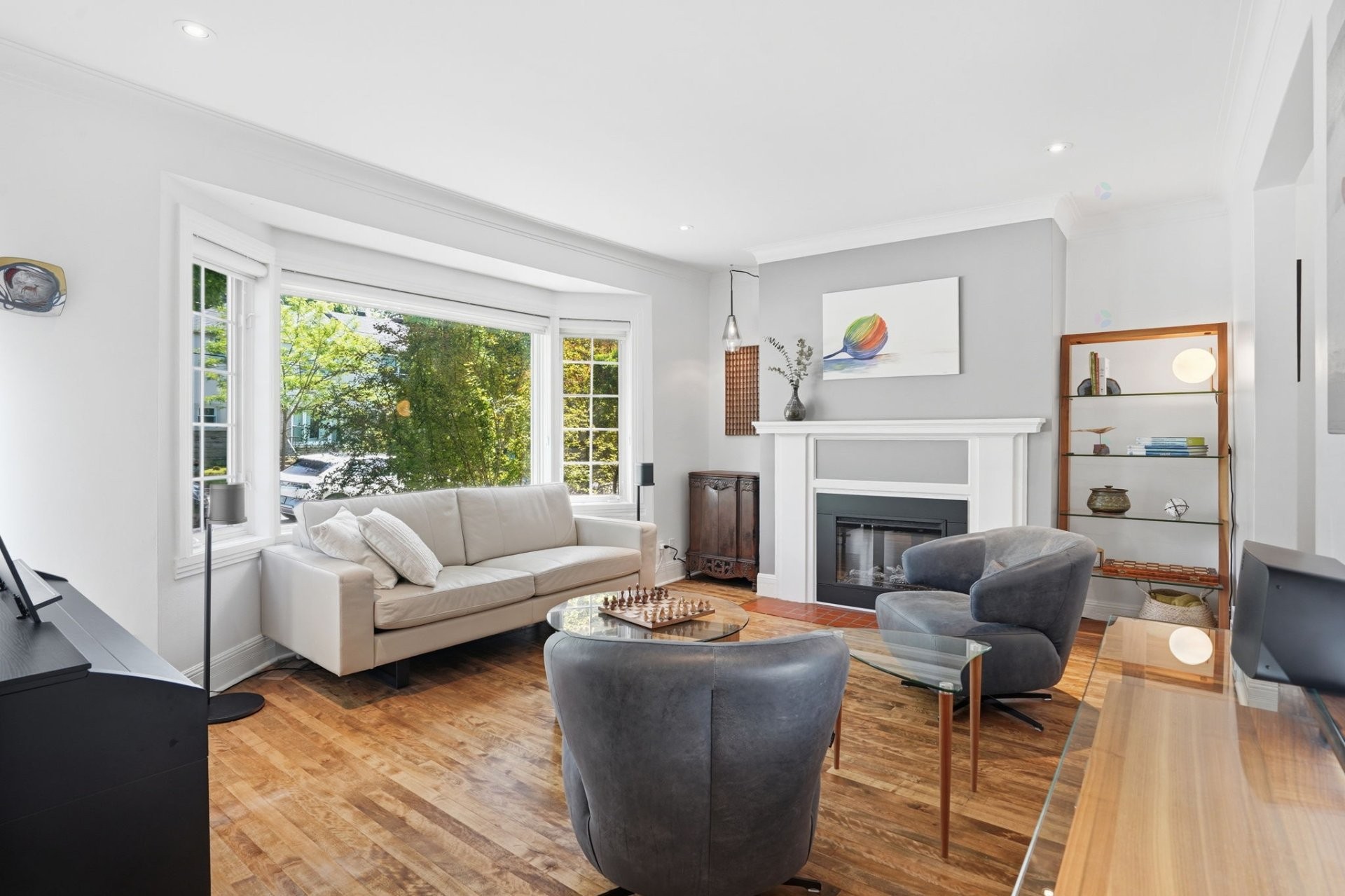 Salon - 2901 Av. Douglas, Montréal (Côte-Des-Neiges/Notre-Dame-De-Grâce), QC - Indoor Photo Showing Living Room With Fireplace