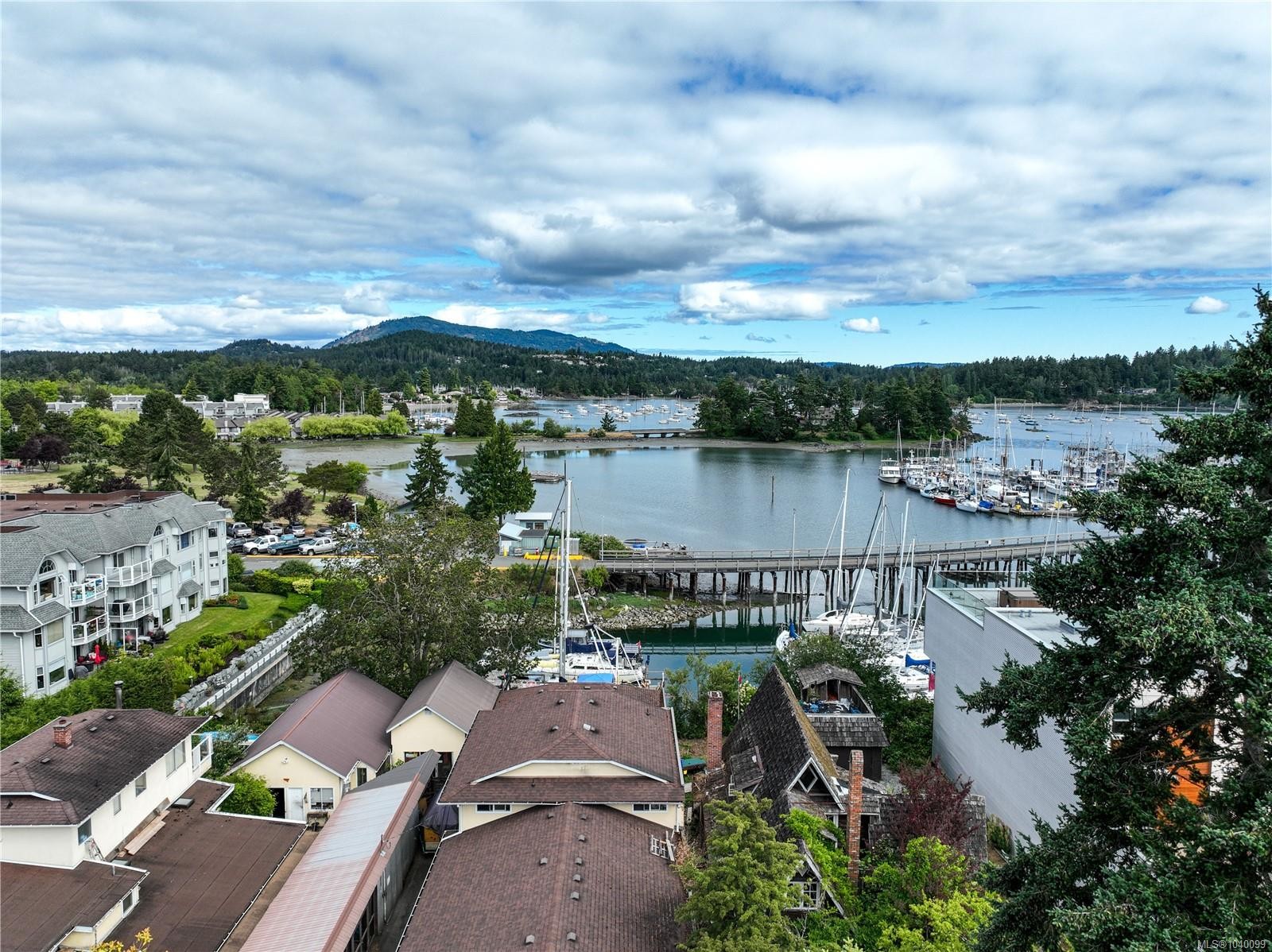 #10-2235 Harbour Rd, Sidney, BC