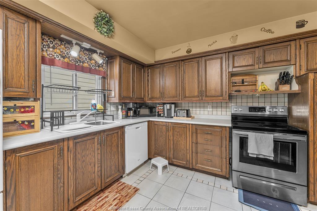 3230 Forest Glade, Windsor, ON