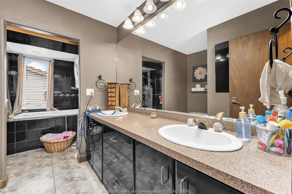 3230 Forest Glade, Windsor, ON