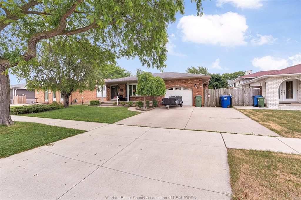 3230 Forest Glade, Windsor, ON
