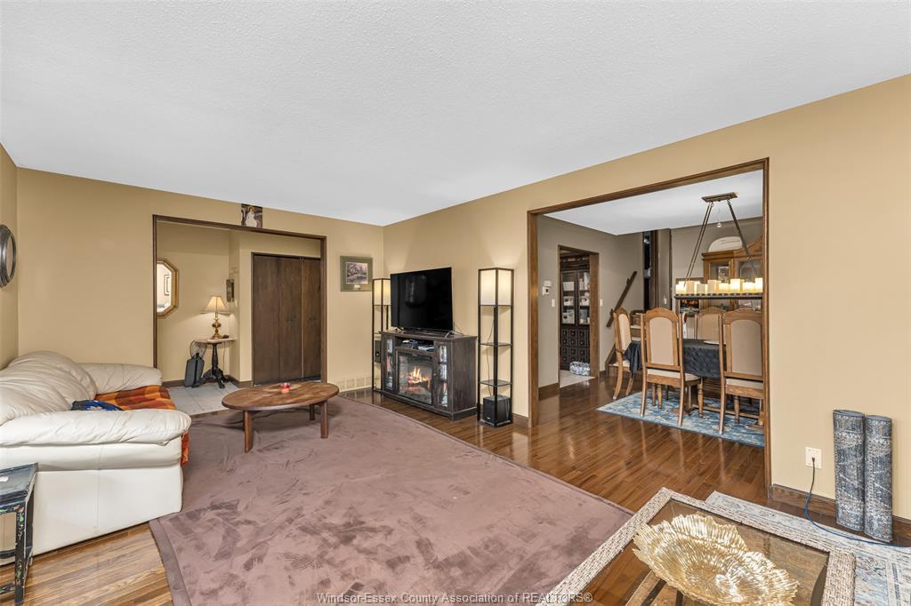 3230 Forest Glade, Windsor, ON