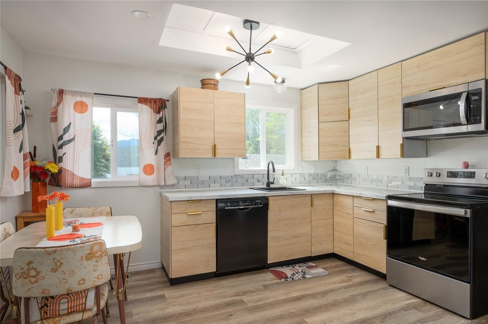 8555 Maple Ridge Rd, Youbou, BC