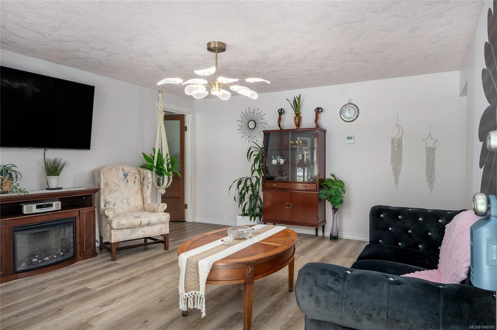 8555 Maple Ridge Rd, Youbou, BC