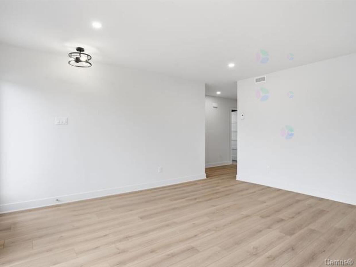Living Room - 1874 Rue Nielsen, Longueuil (Saint-Hubert), QC