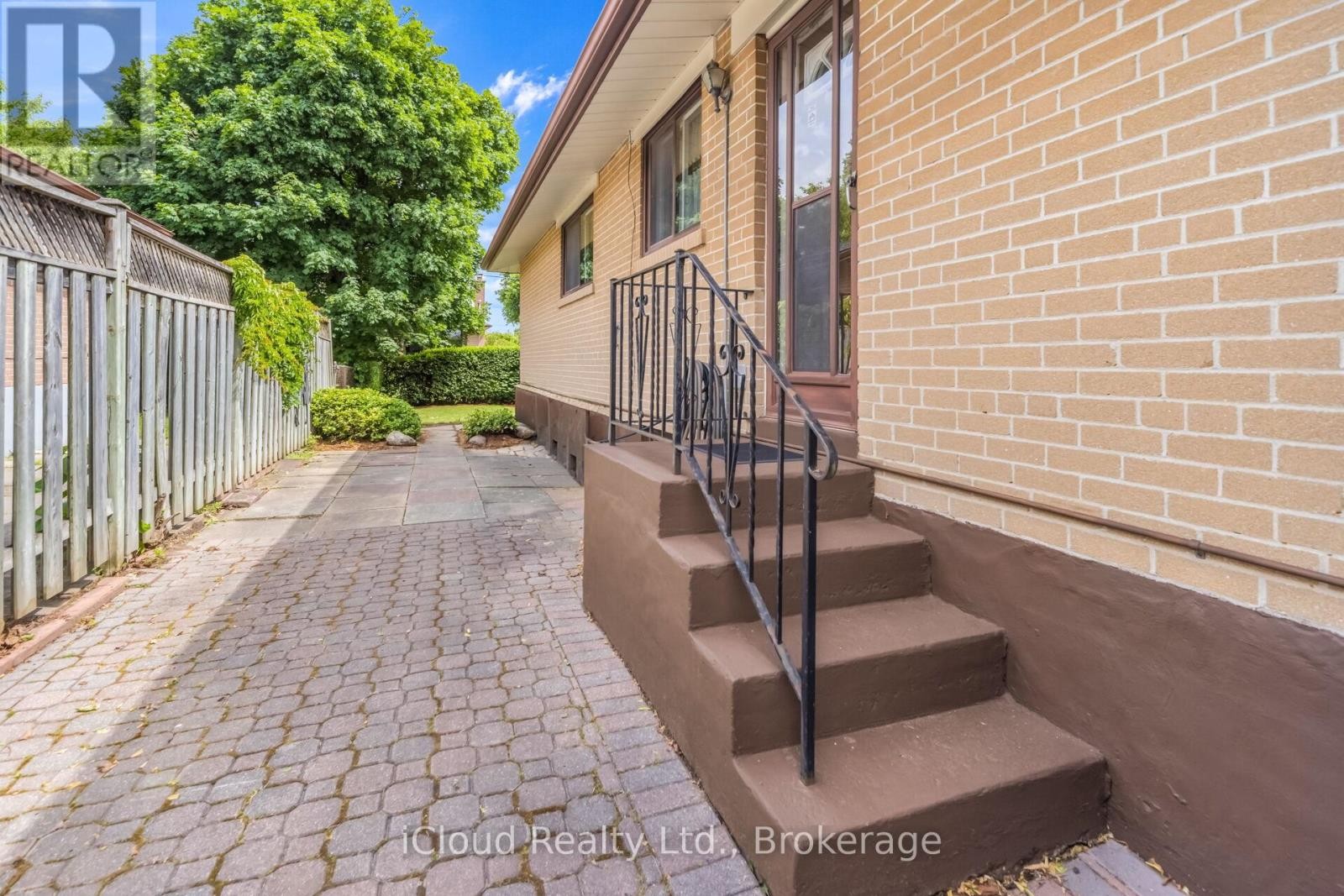 17 Algonquin Boulevard, Brampton, ON