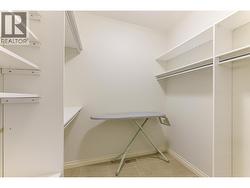 Walk-in closet -