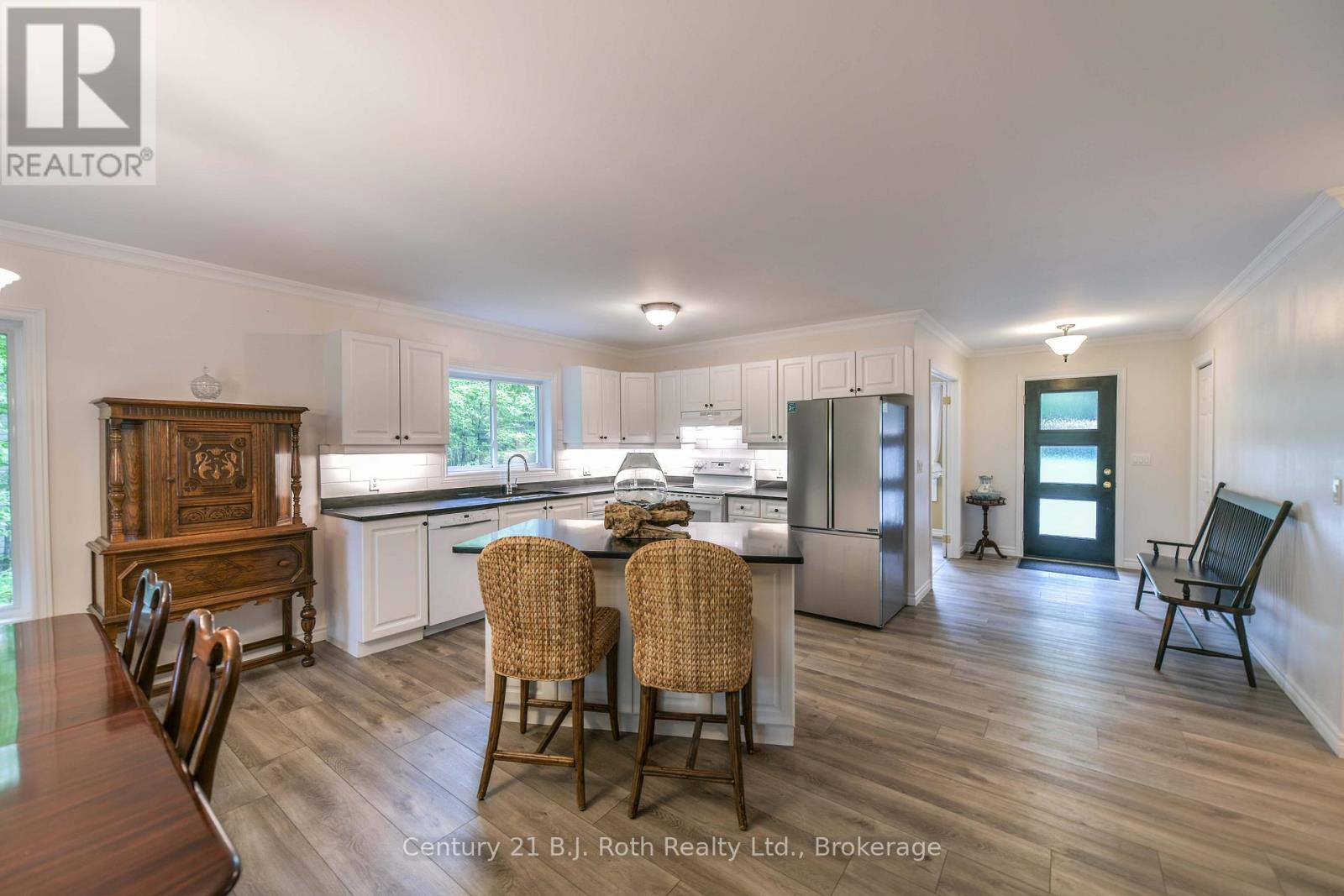 Centre island - 7463 Davy Drive, Ramara, ON