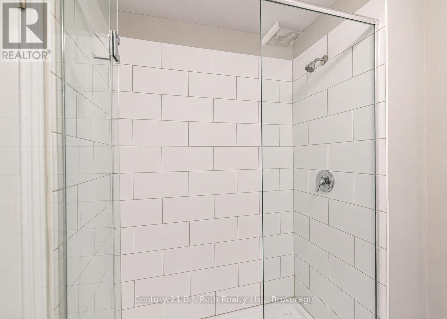 Walk-in shower - 7463 Davy Drive, Ramara, ON