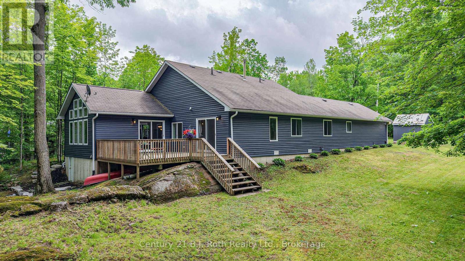 Large deck overlooking river - 7463 Davy Drive, Ramara, ON