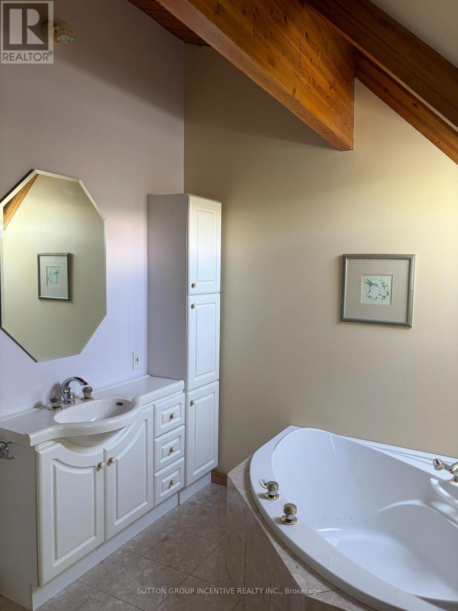 229 Haleway A Drive, Gravenhurst, ON