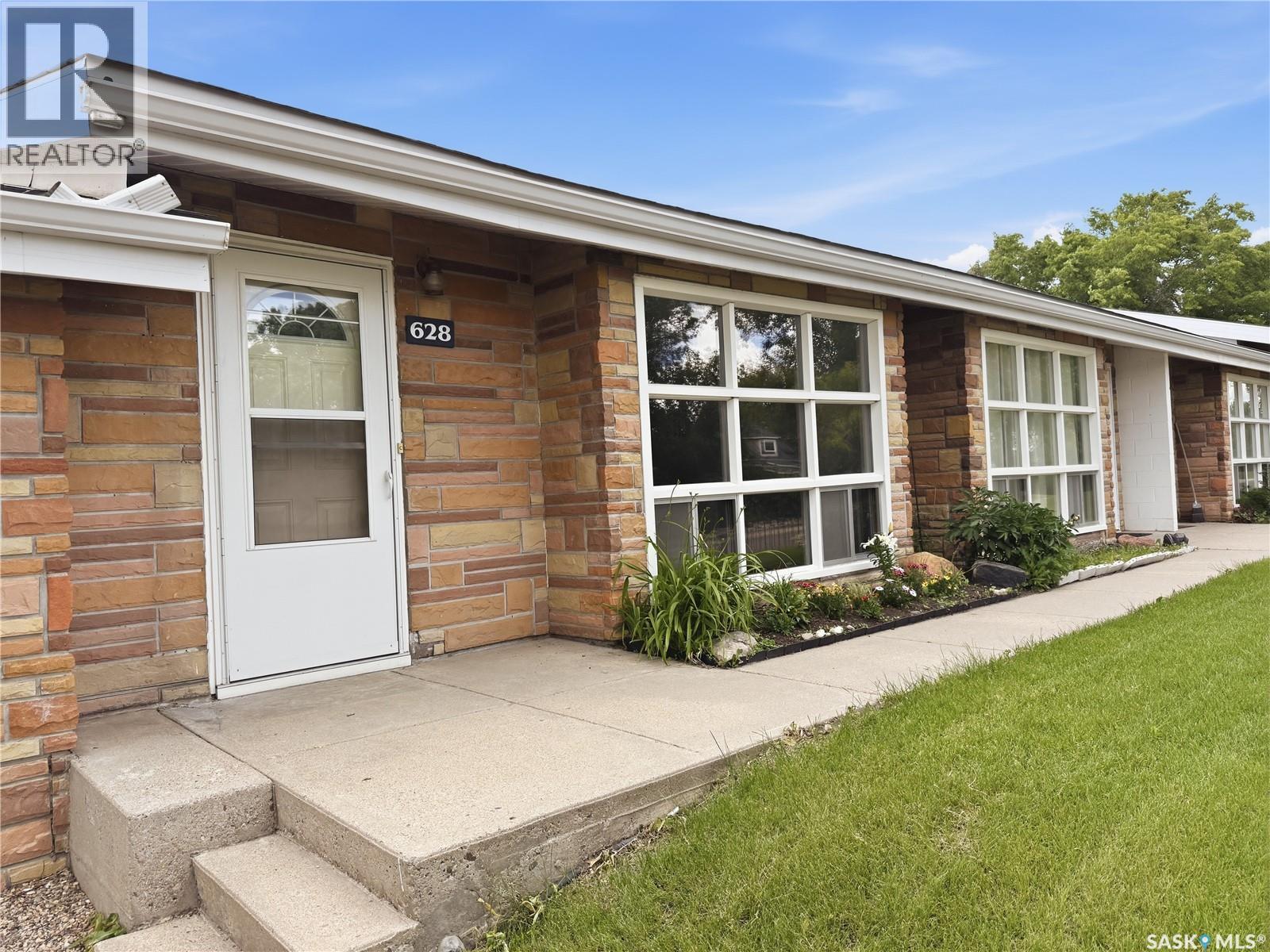 628 1St Avenue Ne, Swift Current, SK