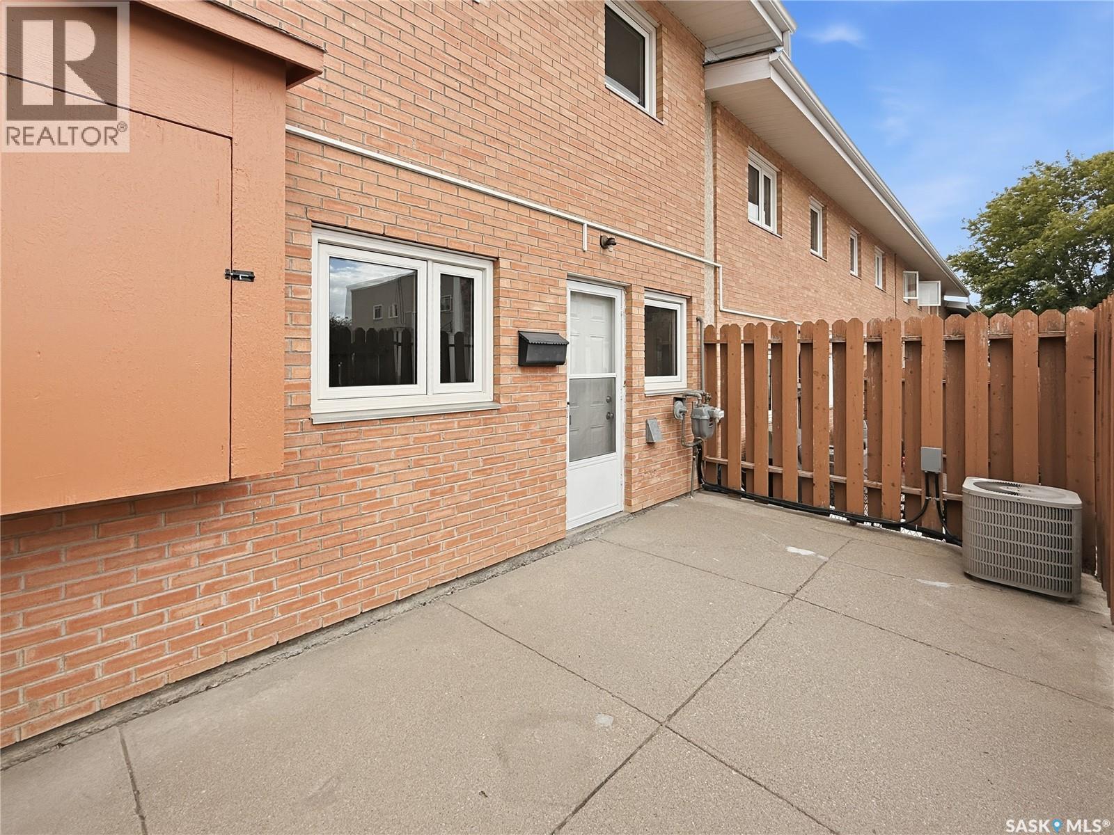 628 1St Avenue Ne, Swift Current, SK