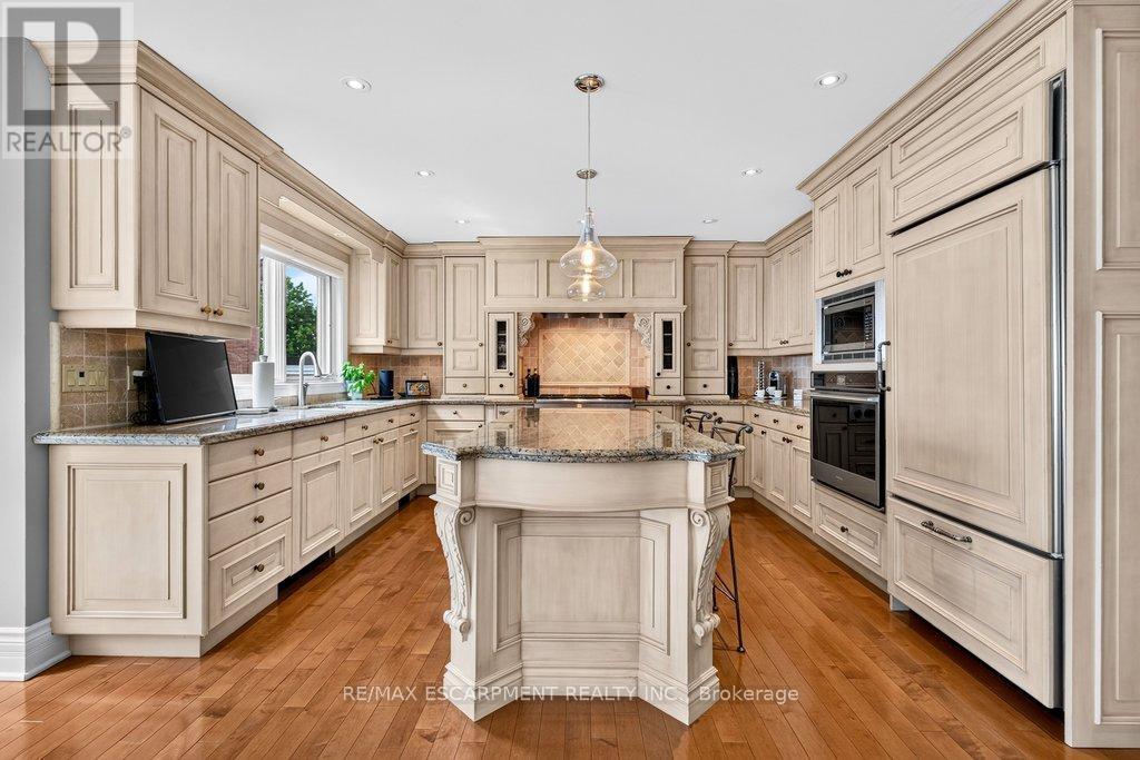 3312 Lakeland Crescent, Burlington, ON