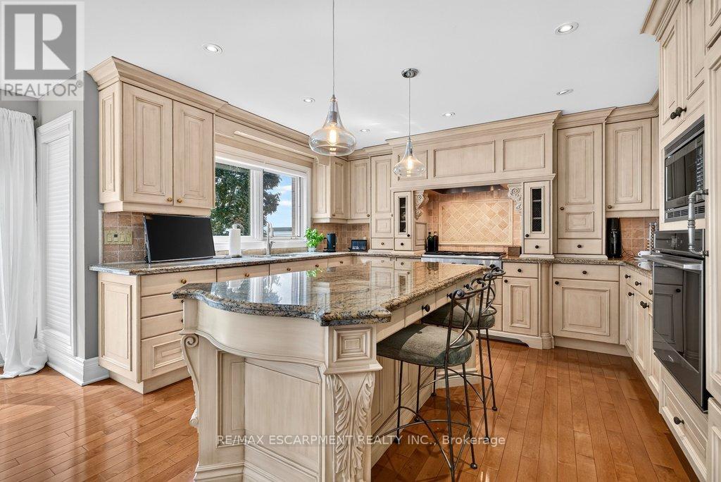 3312 Lakeland Crescent, Burlington, ON