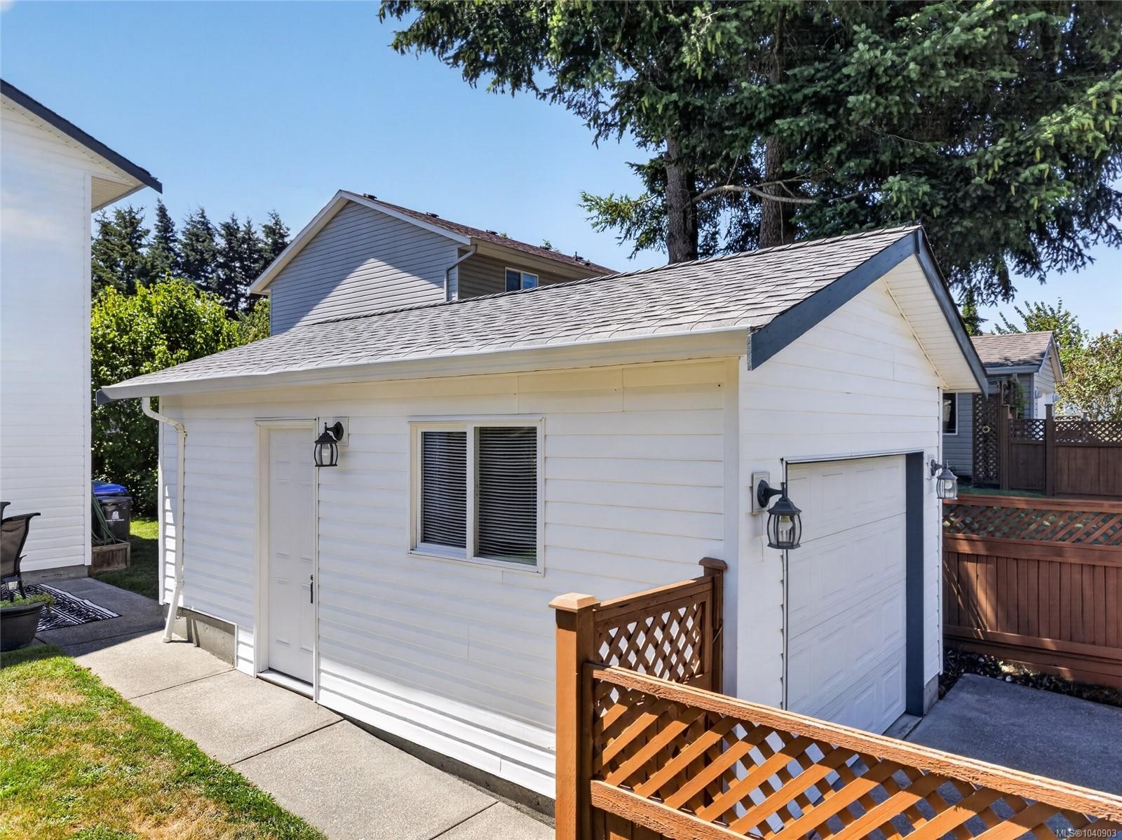 1230 Beckton Dr, Comox, BC