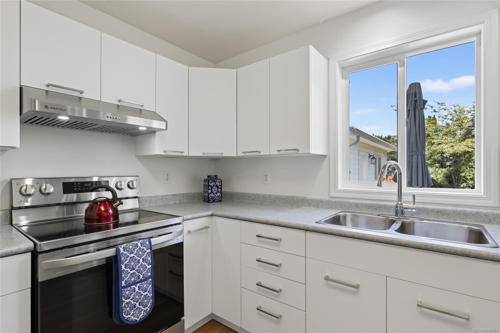 1230 Beckton Dr, Comox, BC