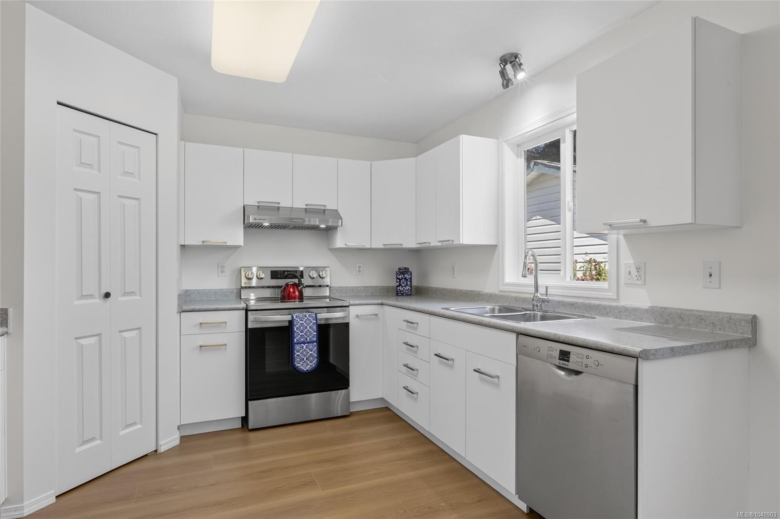 1230 Beckton Dr, Comox, BC