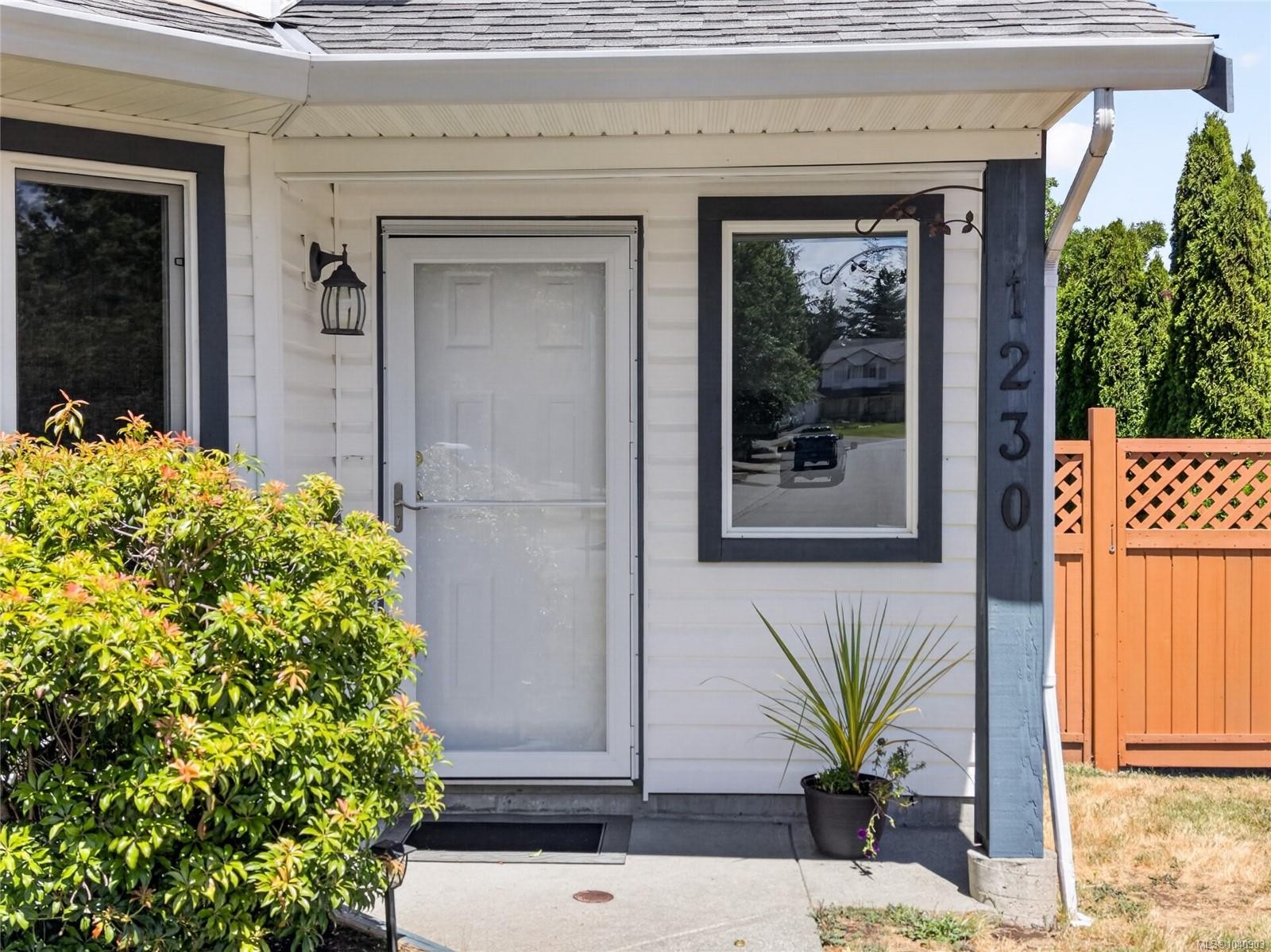 1230 Beckton Dr, Comox, BC