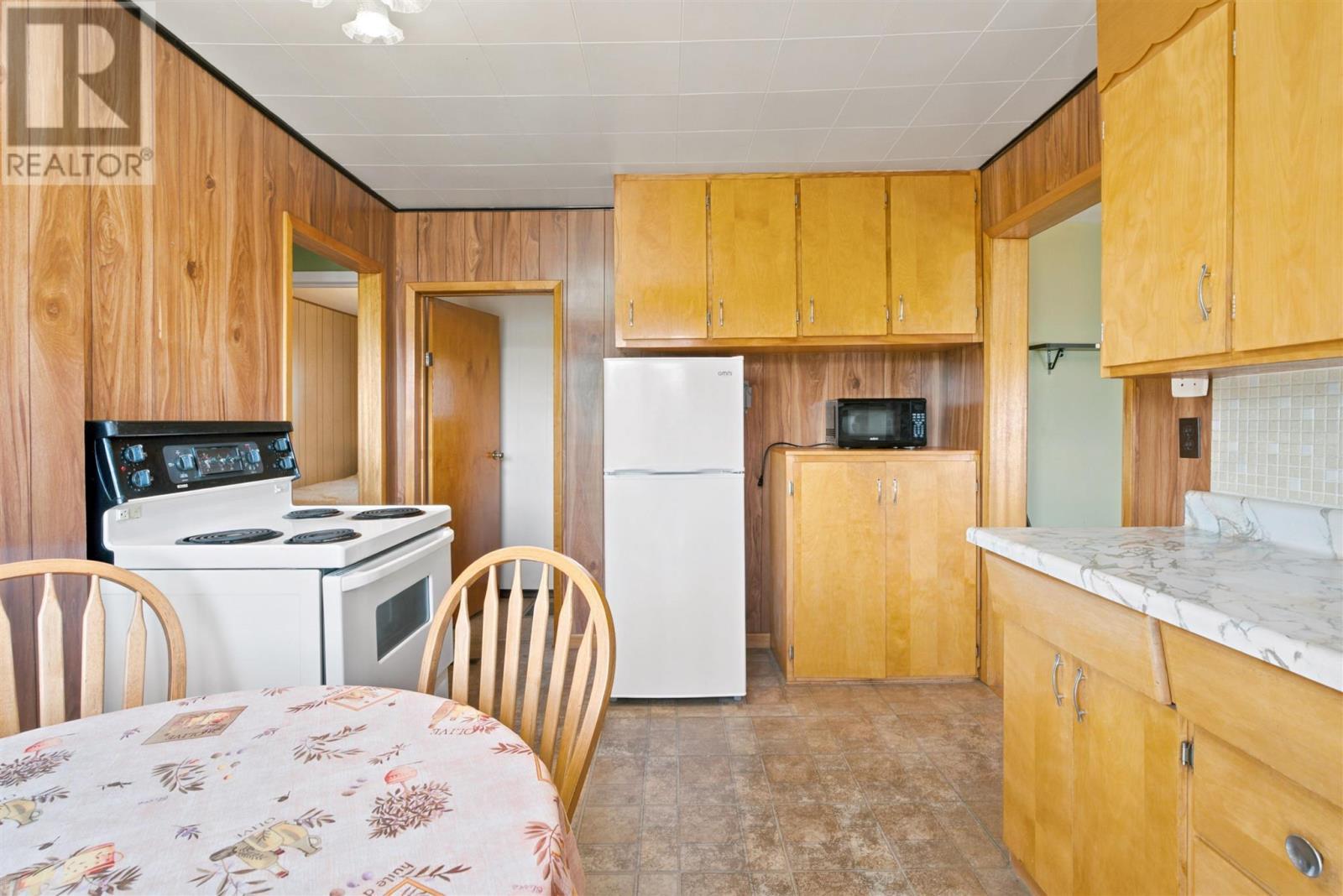28 Queen Ave, Blind River, ON