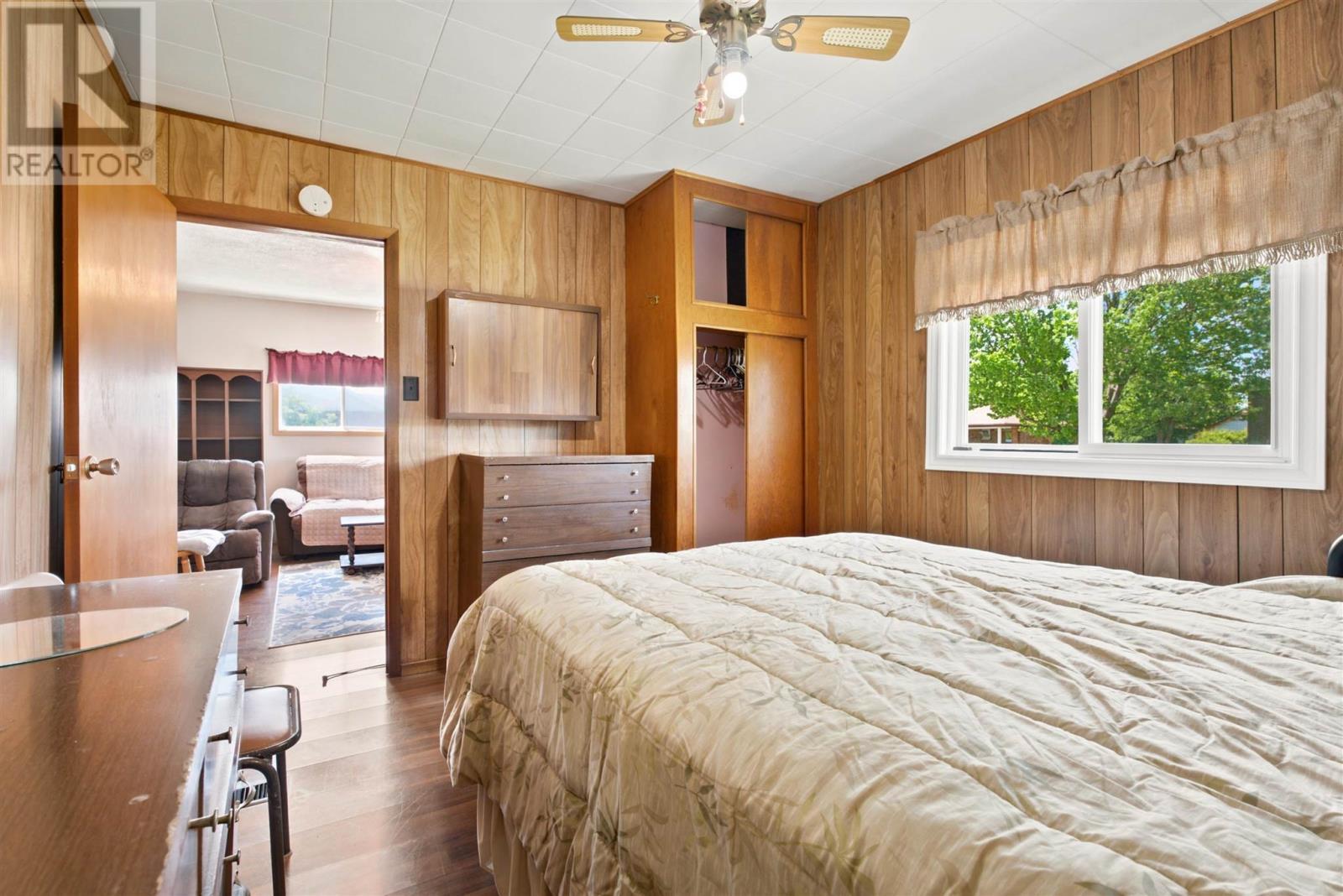 28 Queen Ave, Blind River, ON