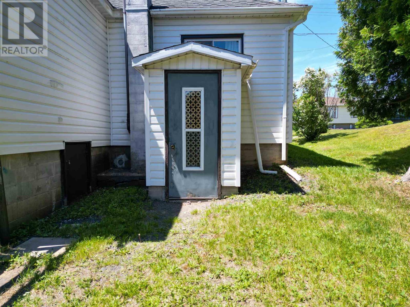 28 Queen Ave, Blind River, ON