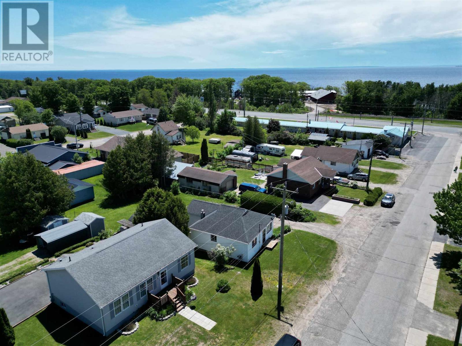 28 Queen Ave, Blind River, ON