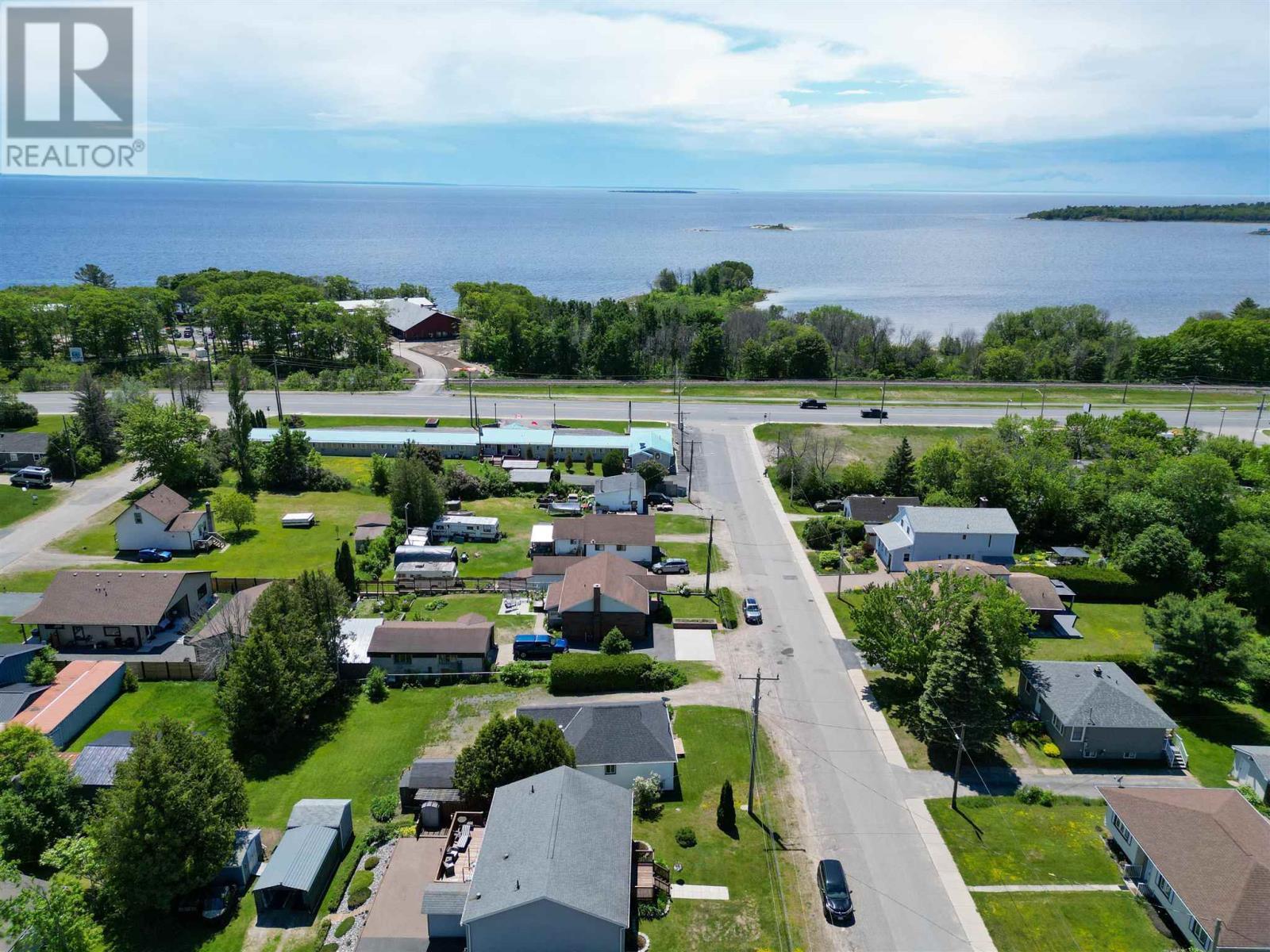28 Queen Ave, Blind River, ON